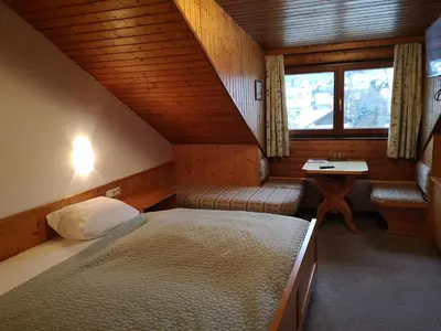 Ein Bett oder Betten in einem Zimmer der Unterkunft Hotel Wirt Z'Minsta