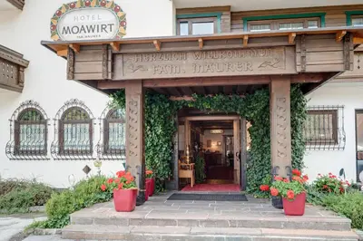 Eine Fassade oder ein Eingang zu Hotel Moawirt
