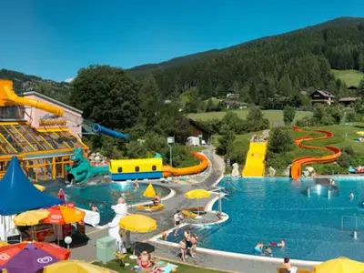 Der Swimmingpool an oder in der Nähe von M4 Appartements
