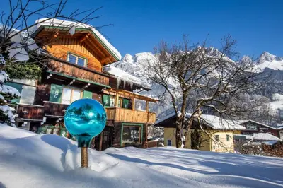 Ein allgemeiner Bergblick oder ein Berglick von der Ferienwohnung aus