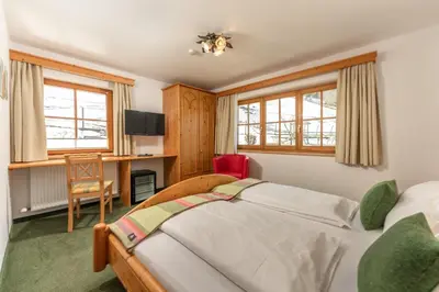 Ein Bett oder Betten in einem Zimmer der Unterkunft Eisbacherhof