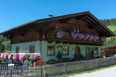 Das Gebäude in dem sich die Ferienwohnung befindet