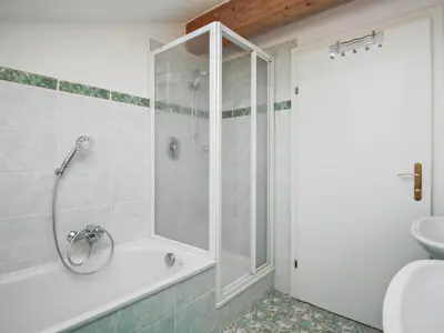 Ein Badezimmer in der Unterkunft Apartment Bammer by Interhome