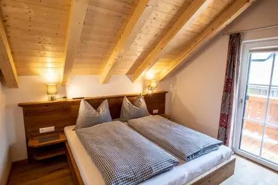 Ein Bett oder Betten in einem Zimmer der Unterkunft Zweimäderlhaus