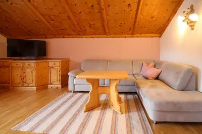 Ein Sitzbereich in der Unterkunft Reiteralm Living
