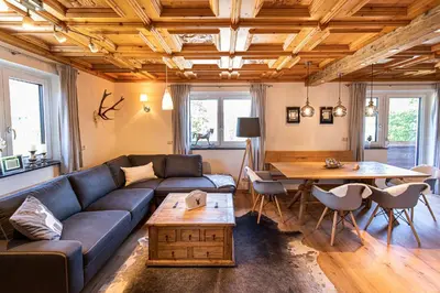 Ein Sitzbereich in der Unterkunft Holiday im Gästehaus Warter in Altenmarkt