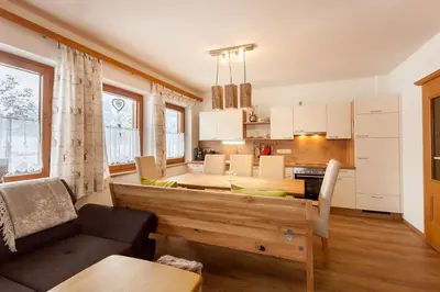 Ein Sitzbereich in der Unterkunft Holiday im Gästehaus Warter in Altenmarkt