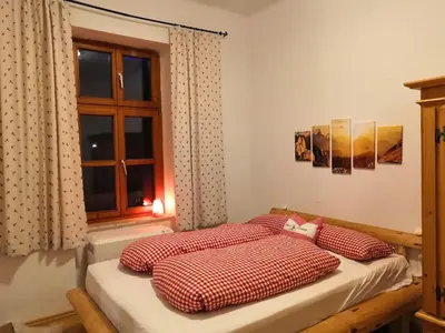 Ein Bett oder Betten in einem Zimmer der Unterkunft Ferienappartment zum grünen Hirsch