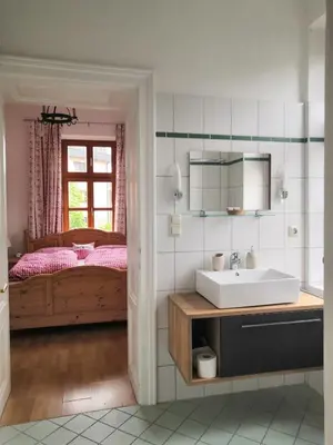 Ein Bett oder Betten in einem Zimmer der Unterkunft Ferienappartment zum grünen Hirsch