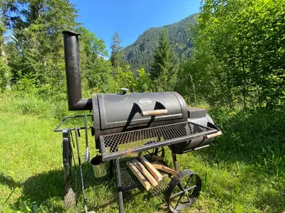 Ein für Gäste verfügbarer Grill im Ferienhaus