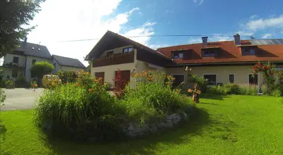 Ein Garten an der Unterkunft Ferienwohnung Brandstätter