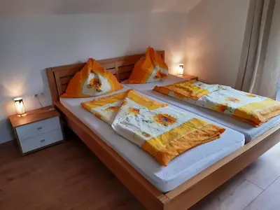 Ein Bett oder Betten in einem Zimmer der Unterkunft Ferienwohnung Brandstätter