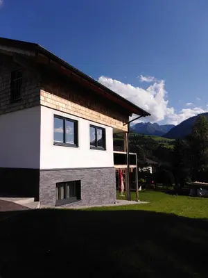 Ein allgemeiner Bergblick oder ein Berglick von der Ferienwohnung aus