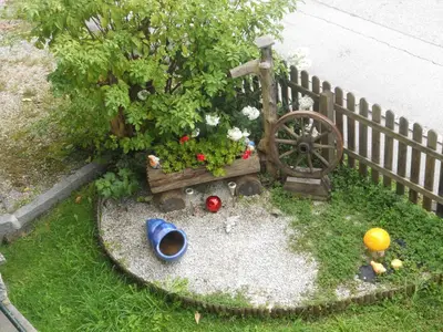 Ein Garten an der Unterkunft Haus zur Linde