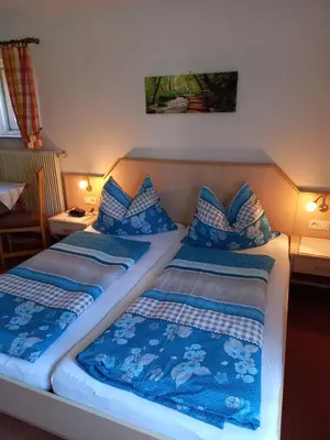 Ein Bett oder Betten in einem Zimmer der Unterkunft Haus zur Linde