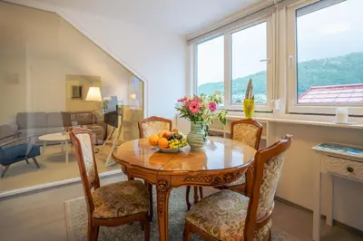Ein allgemeiner Bergblick oder ein Berglick von der Ferienwohnung aus