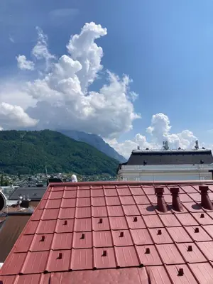 Ein allgemeiner Bergblick oder ein Berglick von der Ferienwohnung aus