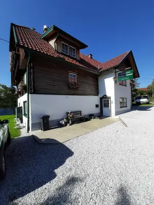 Das Gebäude in dem sich das Bed & Breakfast befindet