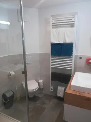 Ein Badezimmer in der Unterkunft Apartmenthaus WALDHORN