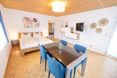 Ein Bett oder Betten in einem Zimmer der Unterkunft Gästehaus Leypold