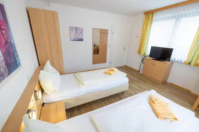 Ein Bett oder Betten in einem Zimmer der Unterkunft Gästehaus Leypold