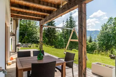 Ein allgemeiner Bergblick oder ein Berglick von der Ferienwohnung aus