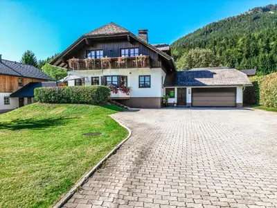 Ein allgemeiner Bergblick oder ein Berglick von des Privatzimmers aus