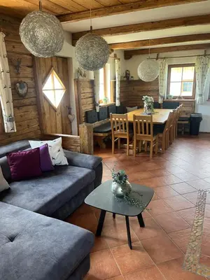 Ein Sitzbereich in der Unterkunft Almchalet Feuerkogel