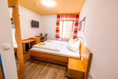 Ein Bett oder Betten in einem Zimmer der Unterkunft Egidiwirt Murau