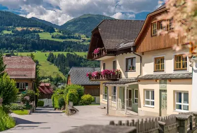 Ein allgemeiner Bergblick oder ein Berglick von der Ferienwohnung aus