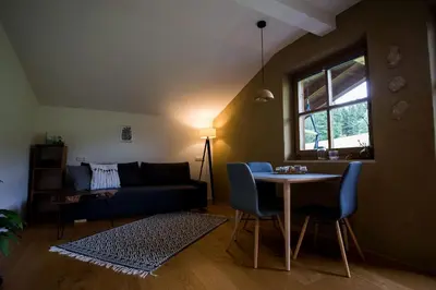 Ein Sitzbereich in der Unterkunft Schneckenhaus Dachstein West