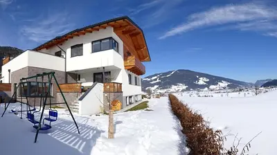 Ein allgemeiner Bergblick oder ein Berglick von der Ferienwohnung aus