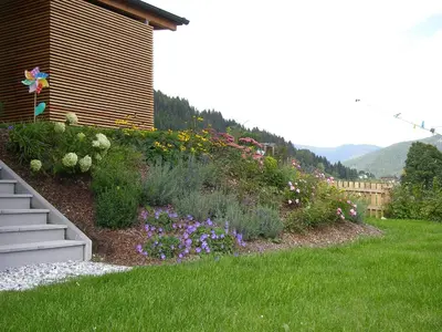 Ein Garten an der Unterkunft Haus Lienbacher