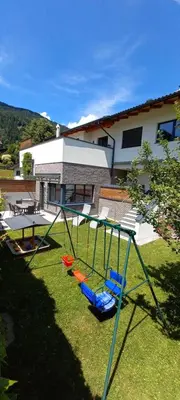 Ein Garten an der Unterkunft Haus Lienbacher