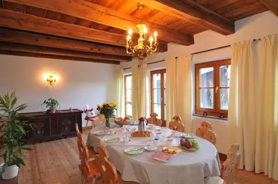 Ein Restaurant oder anderes Speiselokal in der Unterkunft Haus Schitter