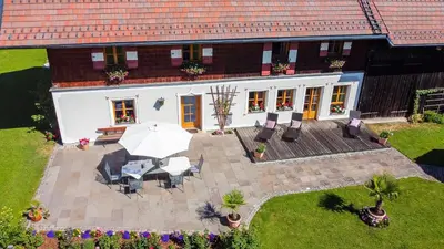 Ein Garten an der Unterkunft Haus Schitter