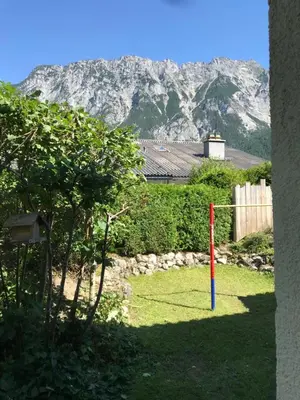 Ein allgemeiner Bergblick oder ein Berglick von des Ferienhauses aus