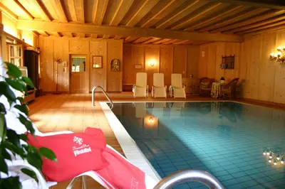 Der Swimmingpool an oder in der Nähe von Romantikhotel Almtalhof