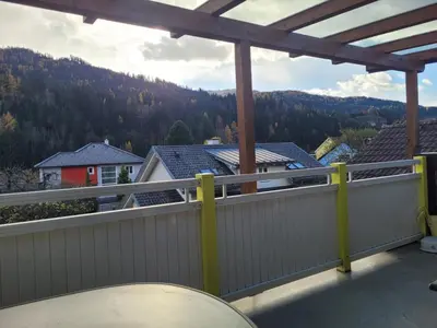 Ein allgemeiner Bergblick oder ein Berglick von der Ferienwohnung aus
