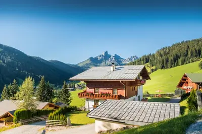 Ein allgemeiner Bergblick oder ein Berglick von der Ferienwohnung aus