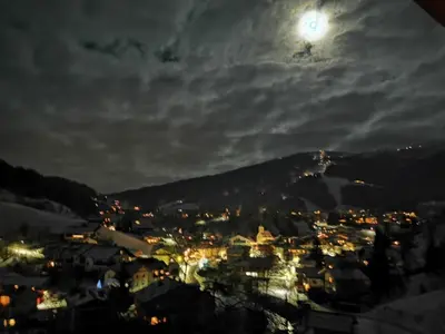 Ein allgemeiner Bergblick oder ein Berglick von der Ferienwohnung aus
