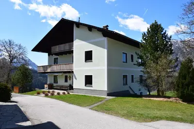 Das Gebäude in dem sich der Bauernhof befindet