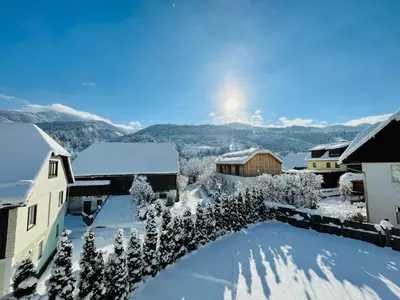 Ein allgemeiner Bergblick oder ein Berglick von des Hotels aus