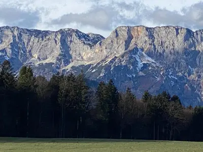 Ein allgemeiner Bergblick oder ein Berglick von der Ferienwohnung aus