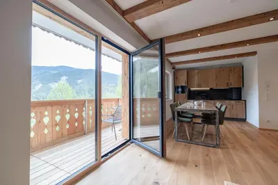 Ein allgemeiner Bergblick oder ein Berglick von der Ferienwohnung aus