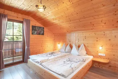 Ein Bett oder Betten in einem Zimmer der Unterkunft Wilderer Alm Chalet Katschberg