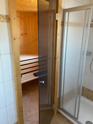 Ein Badezimmer in der Unterkunft Wilderer Alm Chalet Katschberg