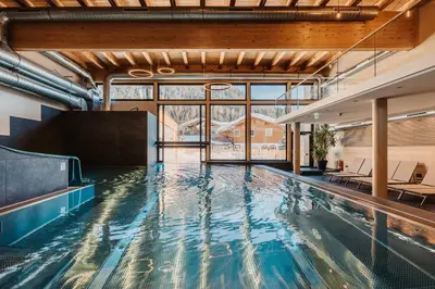 Der Swimmingpool an oder in der Nähe von Hofgut Apartment & Lifestyle Resort Wagrain