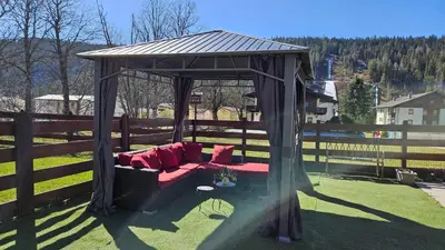 Ein allgemeiner Bergblick oder ein Berglick von der Ferienwohnung aus
