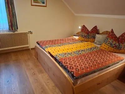Ein Bett oder Betten in einem Zimmer der Unterkunft Fanningerwirt Holzer